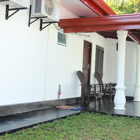 Sooriya Sewana Guest House Banduramulla Buitenkant foto