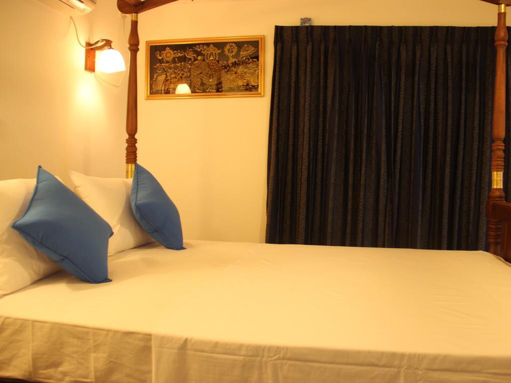 Sooriya Sewana Guest House Banduramulla Buitenkant foto