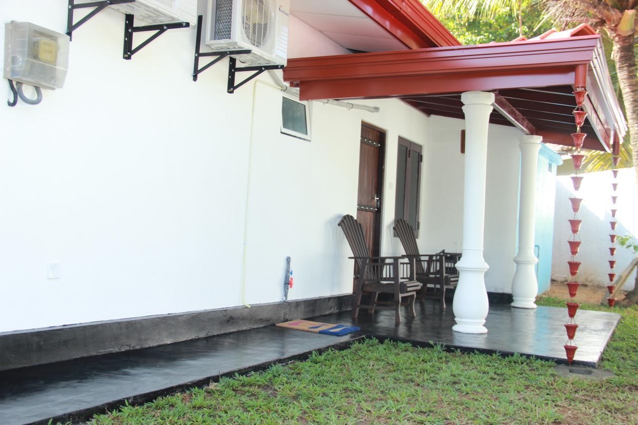 Sooriya Sewana Guest House Banduramulla Buitenkant foto